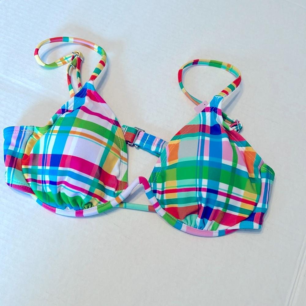 NWT. Bikini top.  Size small.